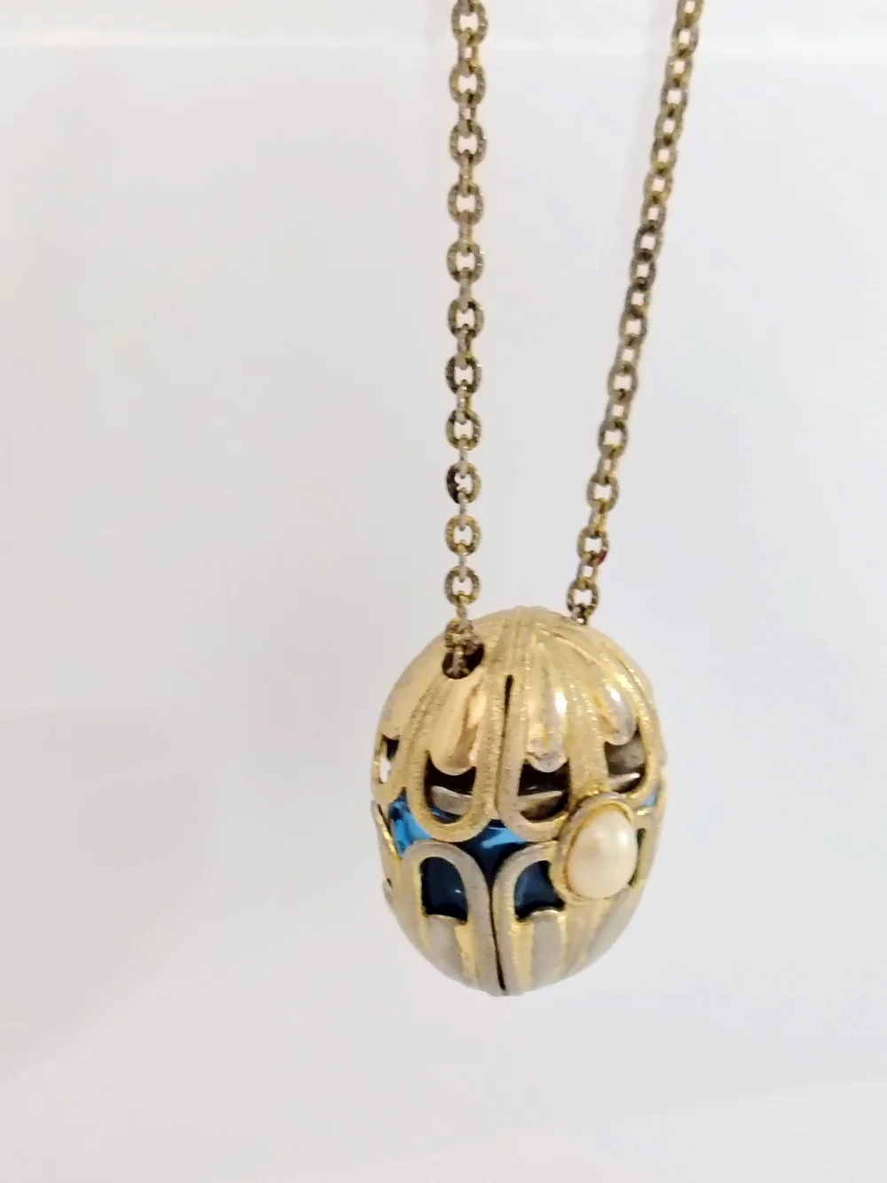 Gold Tone Pearl Encased Cobalt Blue Perfume Bottle Necklace Pendant Avon 28